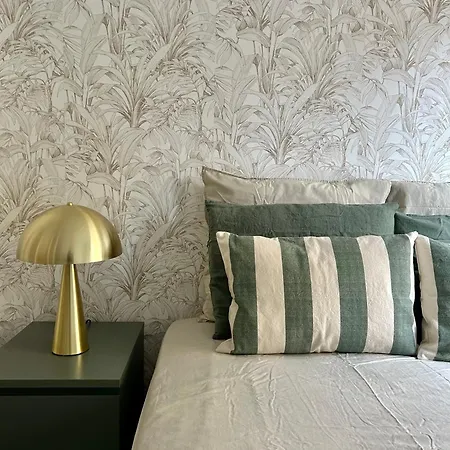 Carre D'or - Private Garage Apartment *